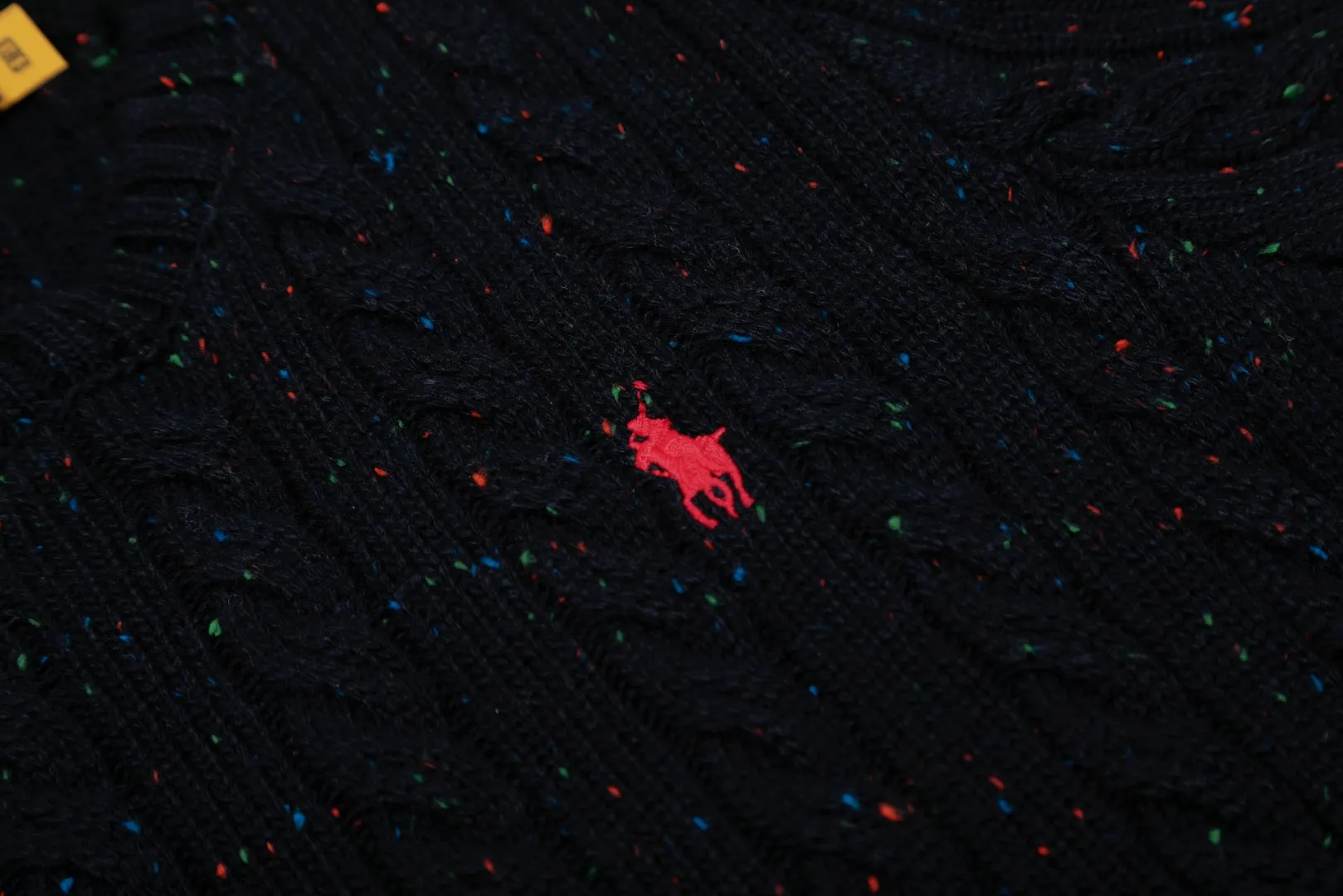 P166 💰 "Top quality" Style number: DS058# (on sale all year round) [Ralph Lauren wool blended pony embroidered logo twist knitted short sleeves] ✅Ralph Lauren gradient multi-color dot versatile hemp knitted round neck short sleeves for all seasons ✅15% merino cotton wool 85% wool blended clean and clear texture ✅ZP quality 1:1 version Scan the code to enter the GF website Counter quality ✅Details and quality are the only one in Guangzhou. Imported quality wool. Focus on high-end. Cost-effective. Needless to say good quality. ✅Restore the original version. The maximum size can be worn up to 150 pounds. Loose, comfortable and stress-free.